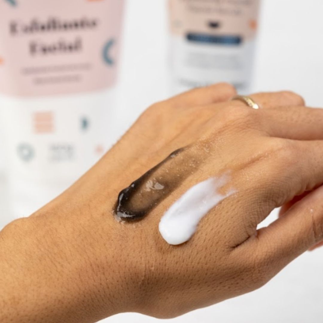 Exfoliante Facial de Carbón Activado - Della&Delle