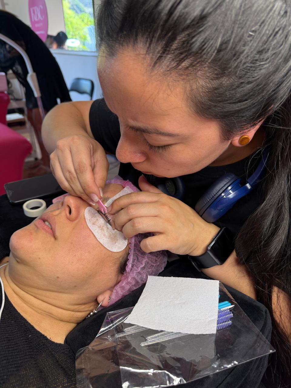 Curso Profesional de Cejas · Laminación + Henna + Spa · Métodos Della & Delle y Clione · AMLA REBUILD · Online y Presencial Chile