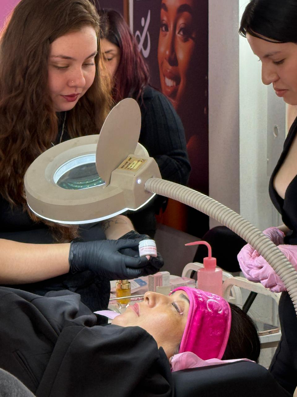 Curso Profesional de Cejas · Laminación + Henna + Spa · Métodos Della & Delle y Clione · AMLA REBUILD · Online y Presencial Chile